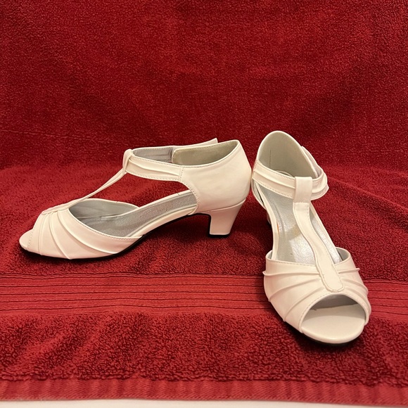 Angel Steps Eva Pump Women’s Shoes; White Patent; Size 7.5 - Picture 12 of 12